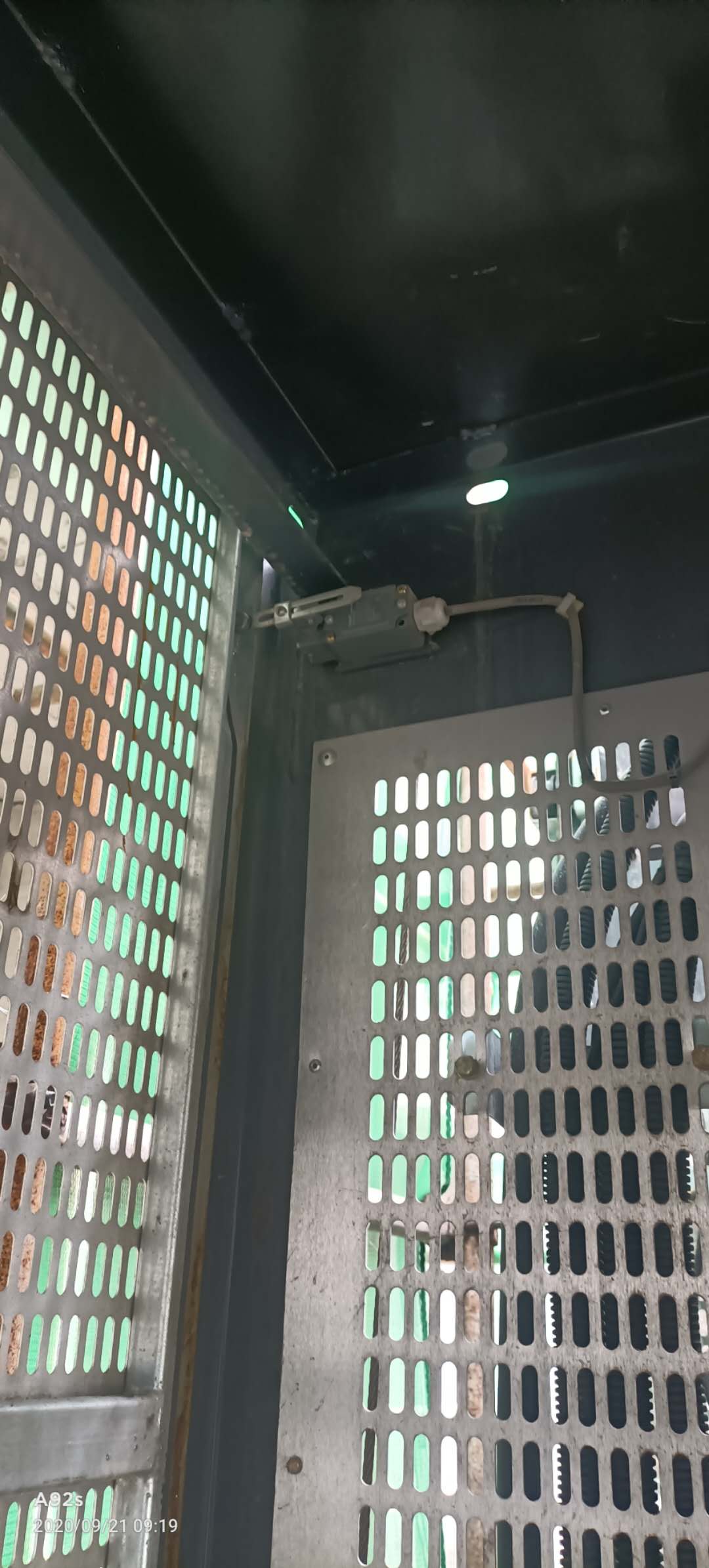 左笼外门.jpg