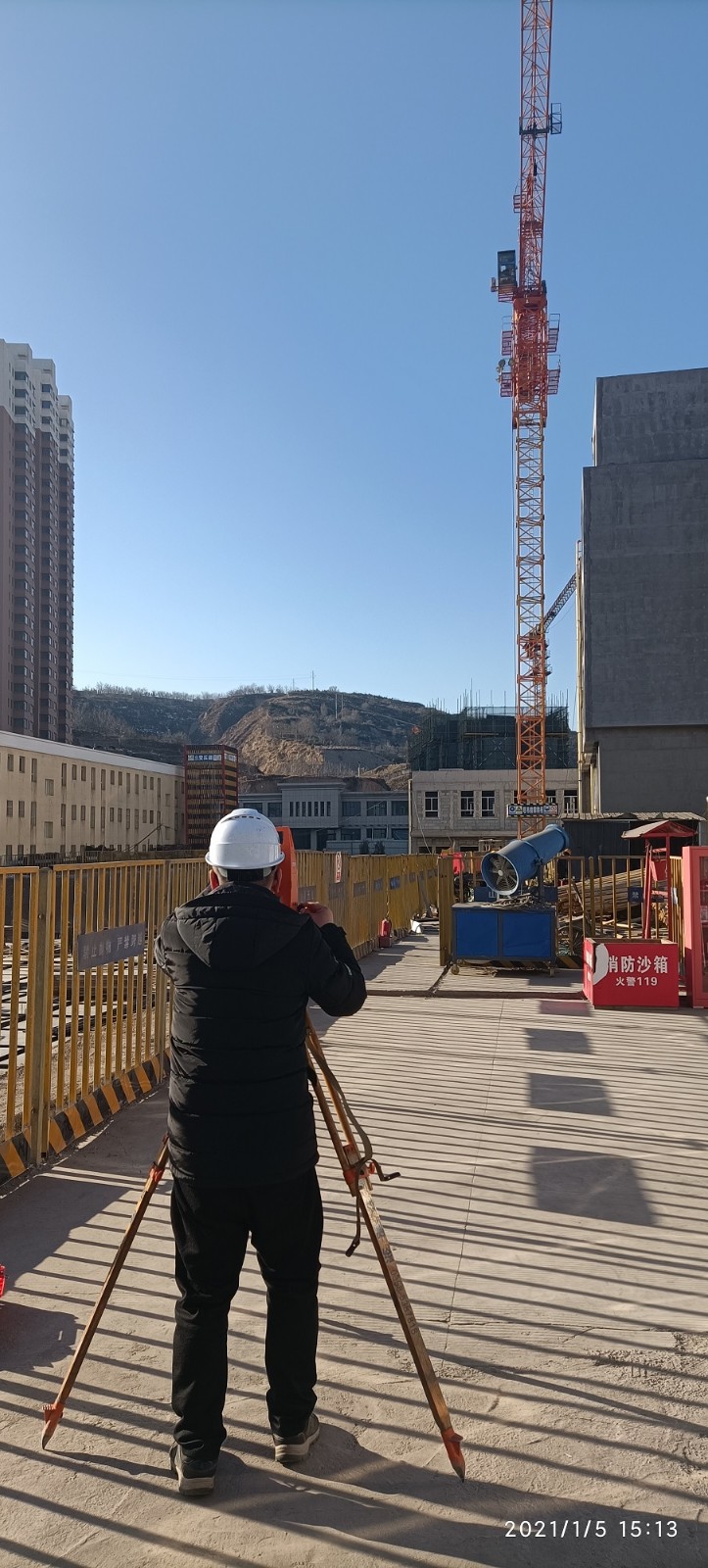 经纬仪.jpg 经纬仪.jpg