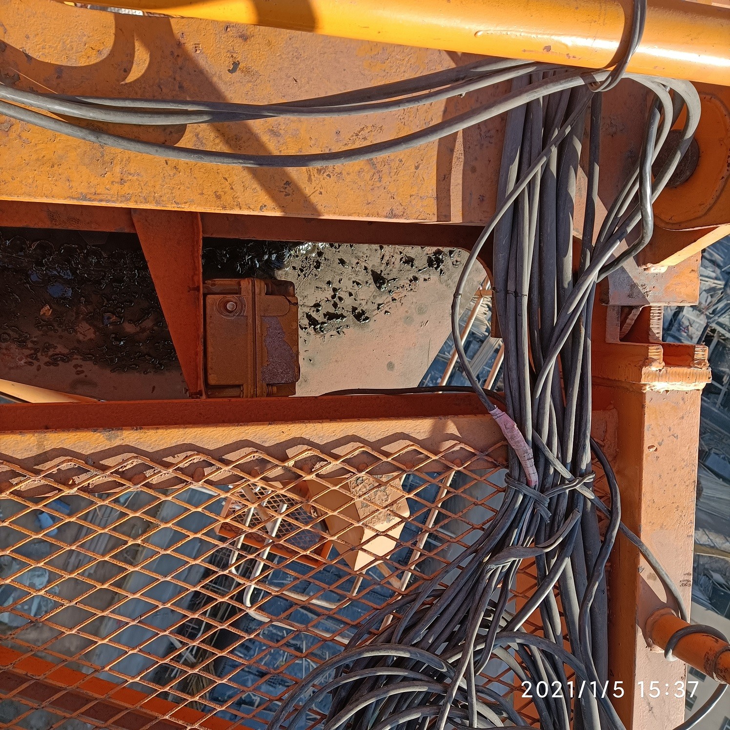 回转限位.jpg 回转限位.jpg