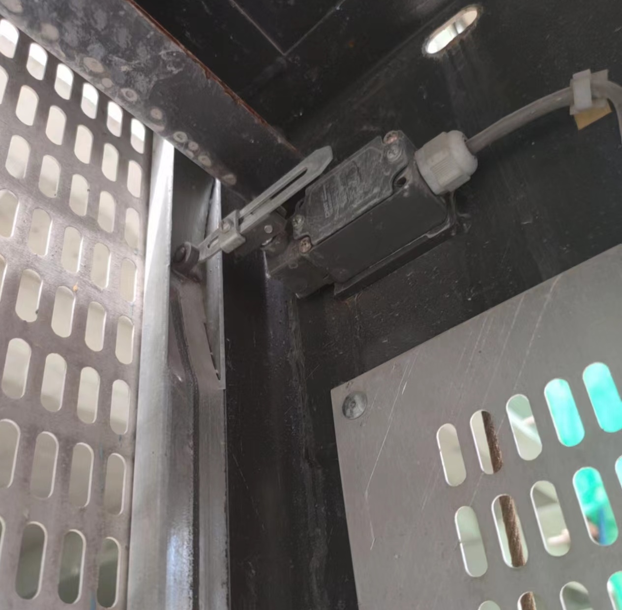 61561f03234e49da571920200960914.jpg 61561f03234e49da571920200960914.jpg